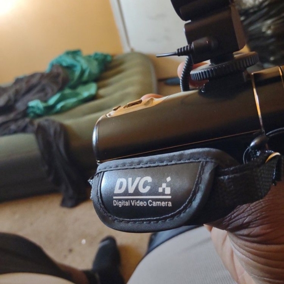 Digital video camera - Picture 3 of 7